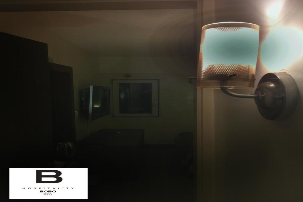 Bobo Hotel Hongdae Szöul Szoba fotó